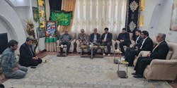 دیدار رئیس شورای عالی استان‌ها با خانواده شهید عسگری جمکرانی 